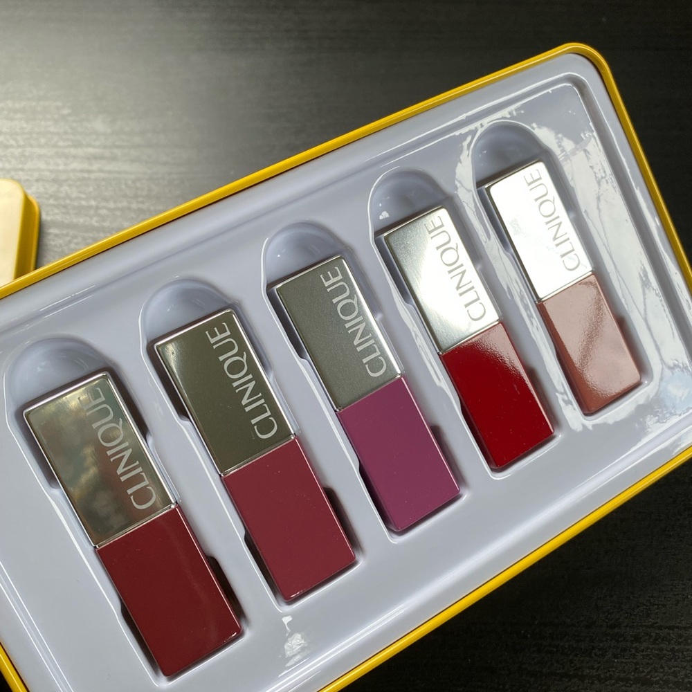 CLINIQUE TRAVEL EXCLUSIVE 5PC Lipstick gift set - Picture 2 of 6